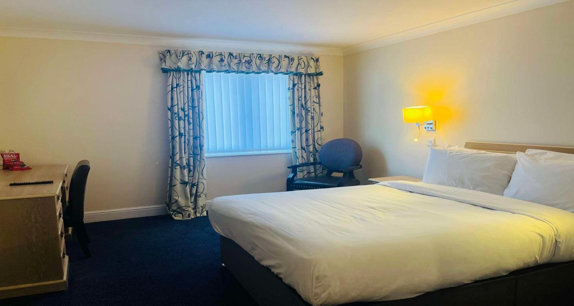 Best Western Reading Calcot Hotel Extérieur photo